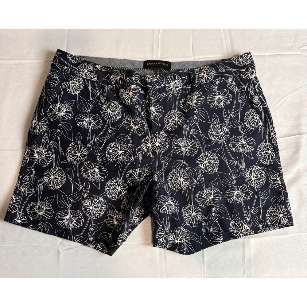 Banana Republic Women's Navy Floral Print Shorts Size 6 Cotton Blend